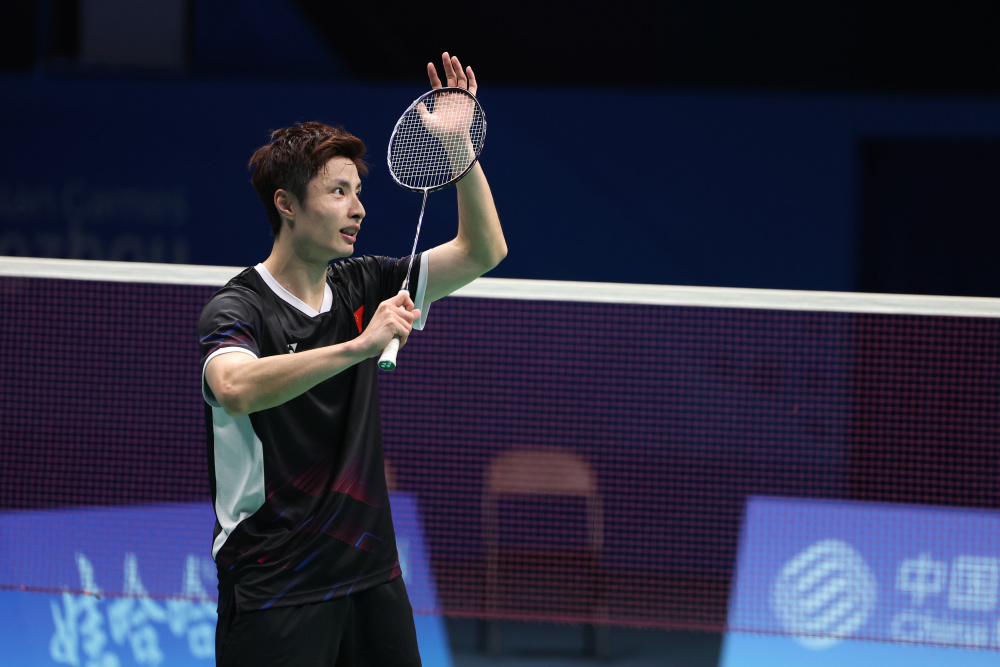 借助人工智 借助人工智