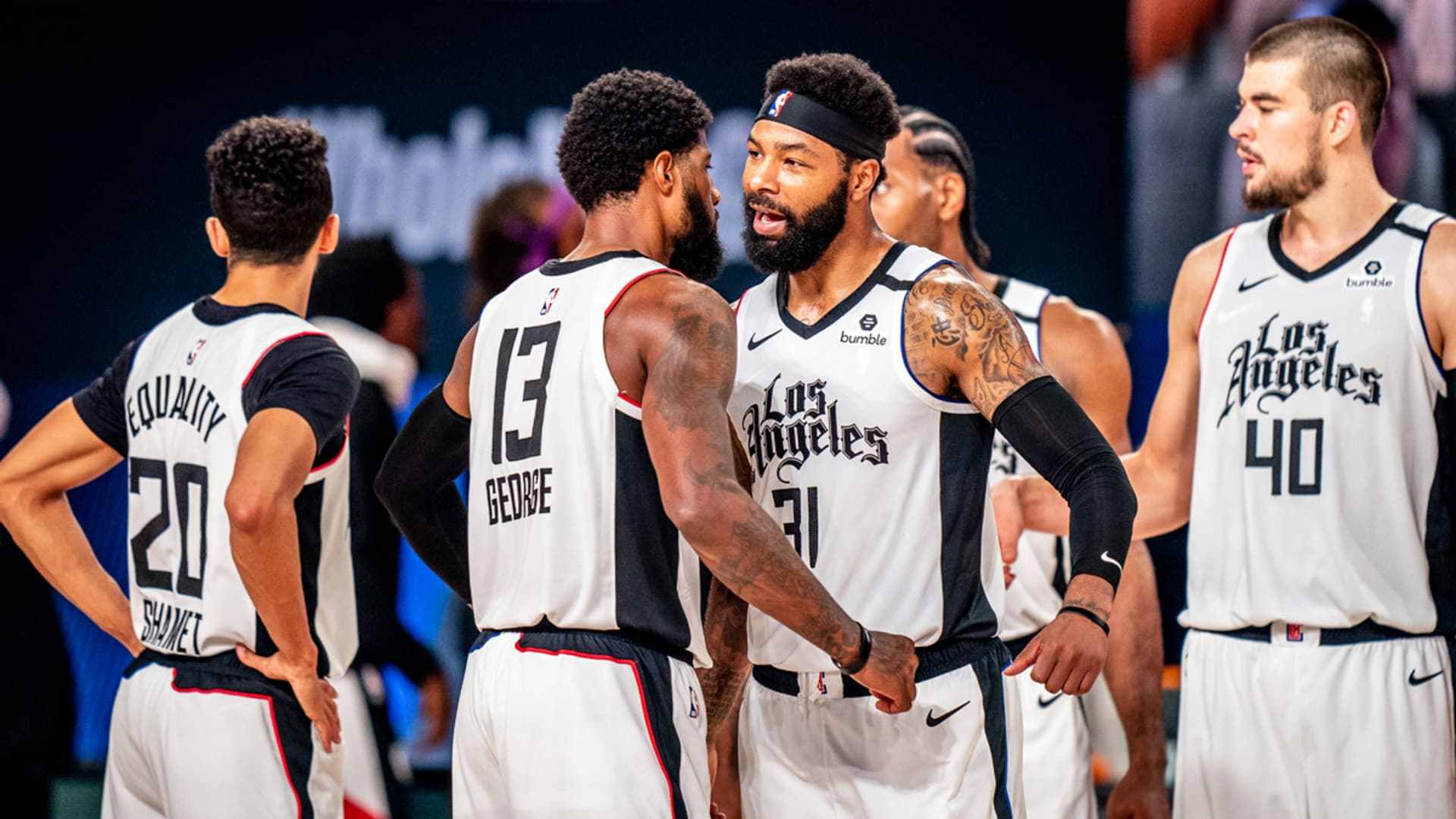 在中场压迫 在中场压迫